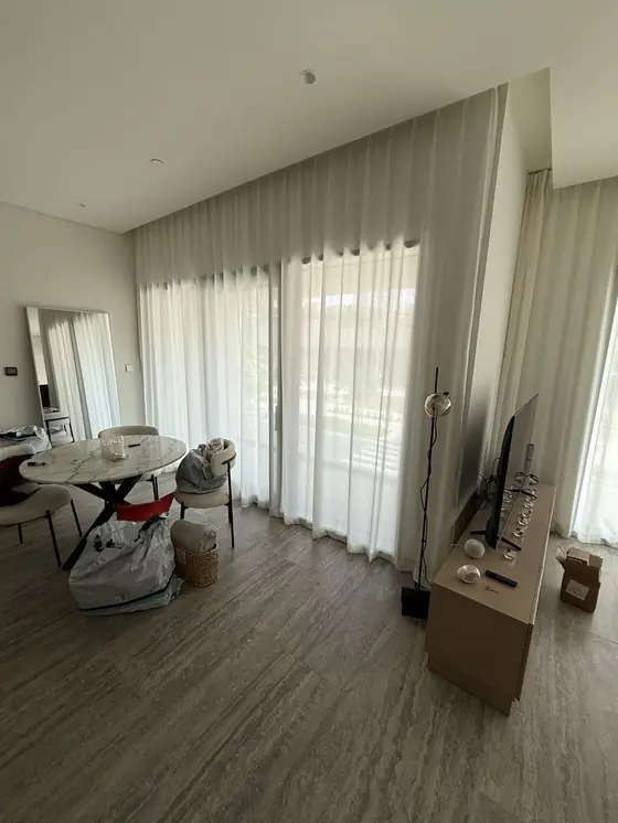 Peninsula 5 - curtains and blinds installation in Business Bay