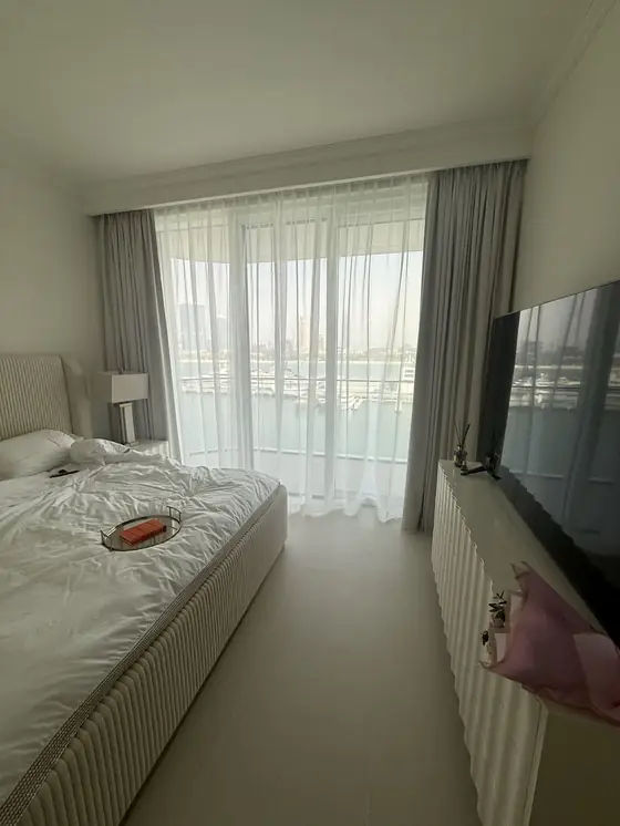 Beach Palace Mansion - curtains and blinds installation in Jumeirah