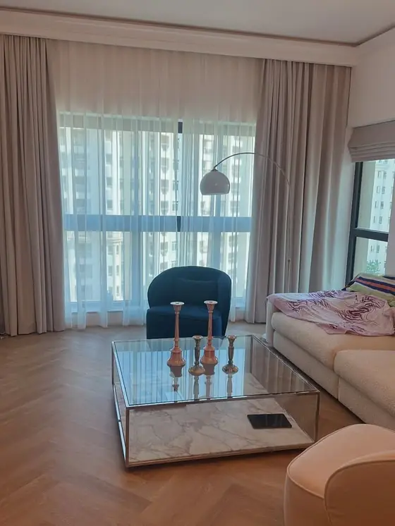 Shoreline - curtains and blinds installation in Palm Jumeirah