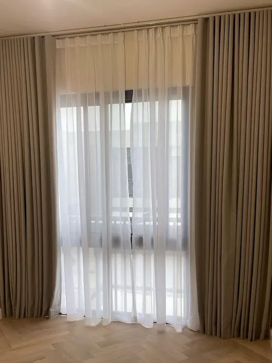 Amaranta - curtains and blinds installation in Villanova