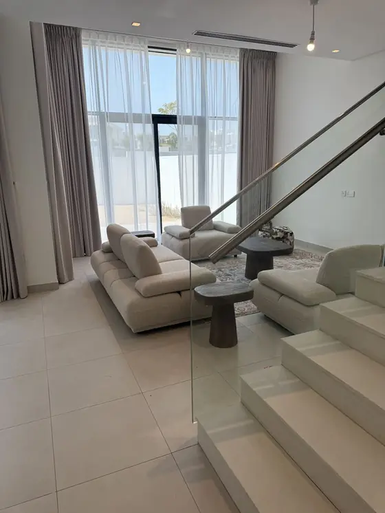 La Rosa 2 - curtains and blinds installation in Villanova